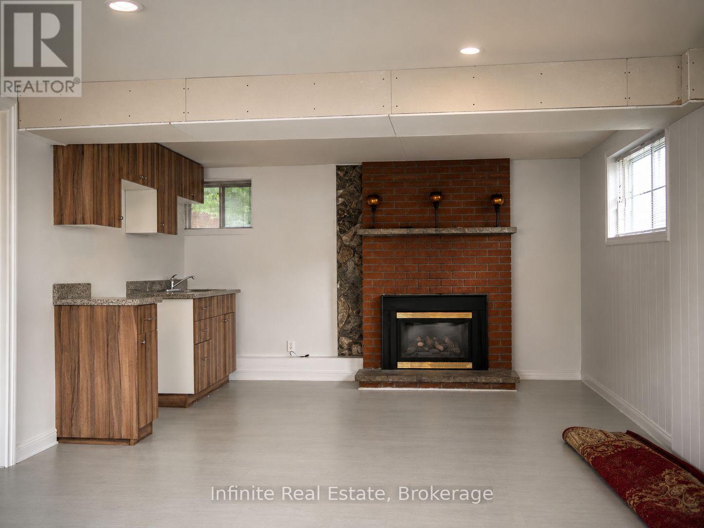 122 PARKVIEW DRIVE - 28