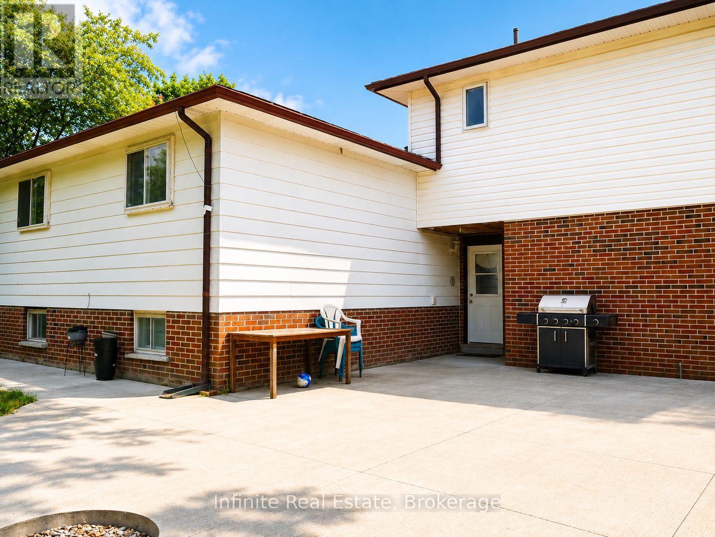 122 PARKVIEW DRIVE - 35