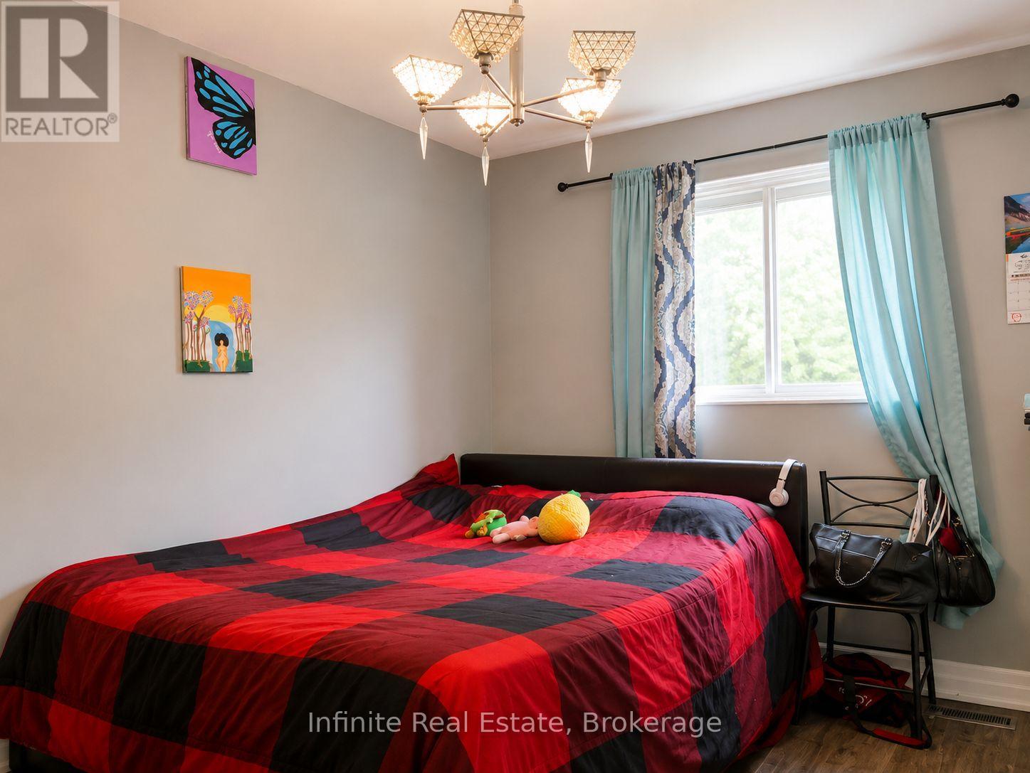 122 PARKVIEW DRIVE - 33