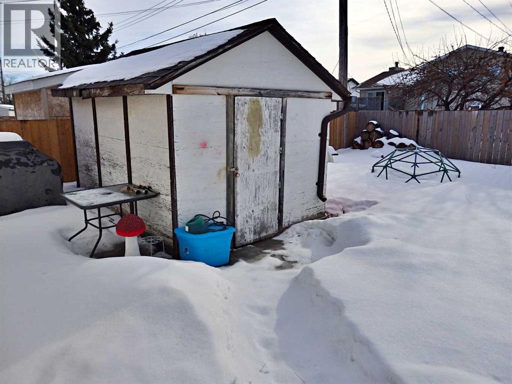 5819 51 Avenue - 33