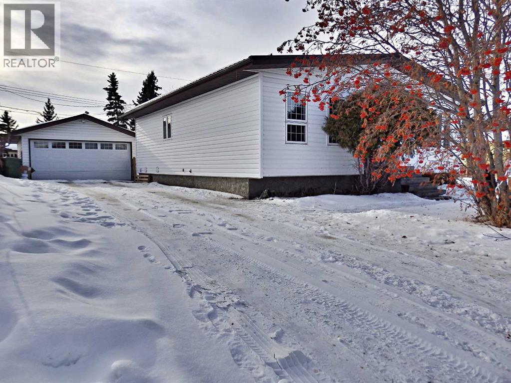 5819 51 Avenue - 2