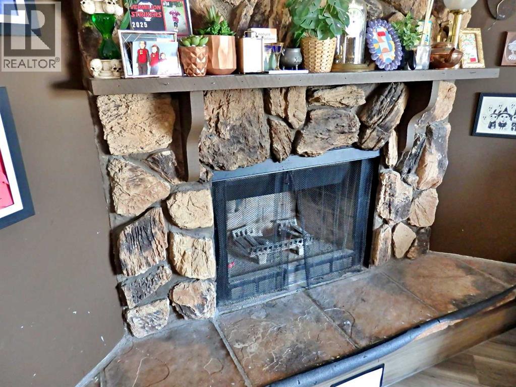 5819 51 Avenue - 10