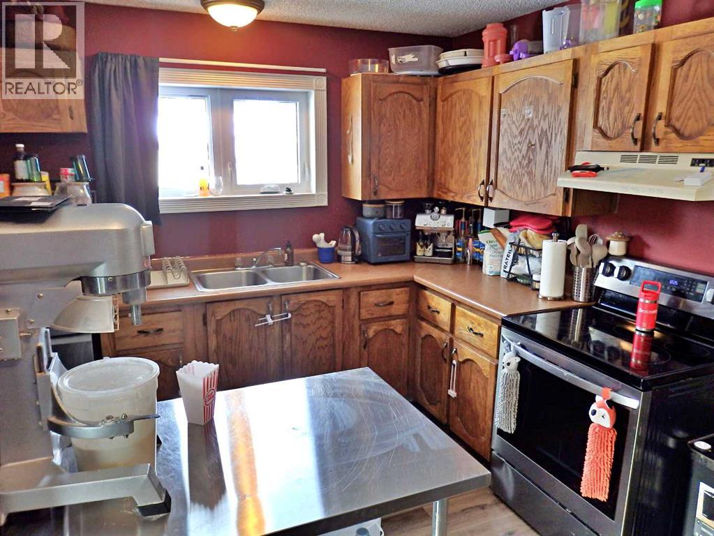 5819 51 Avenue - 12