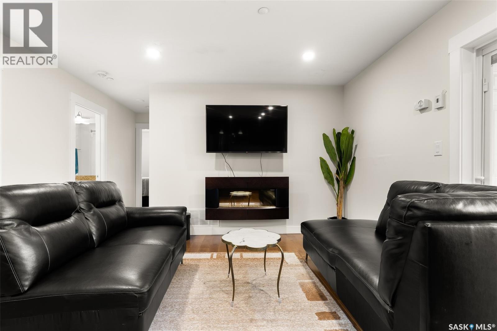 #303 1863 Rae STREET - 10