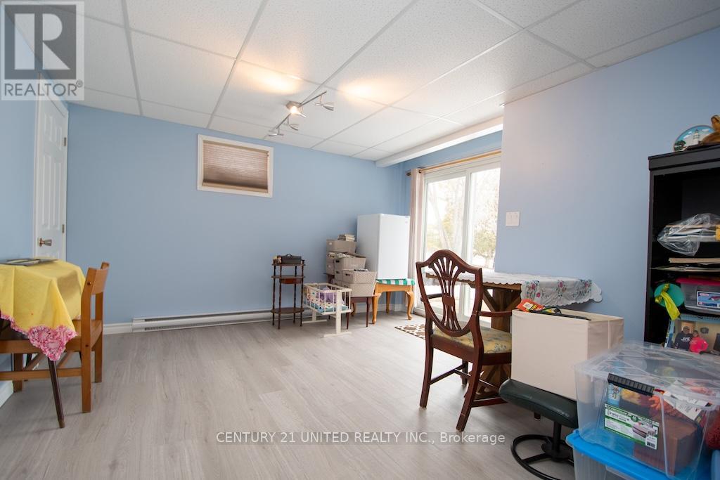 216 GEORGE DRIVE - 17