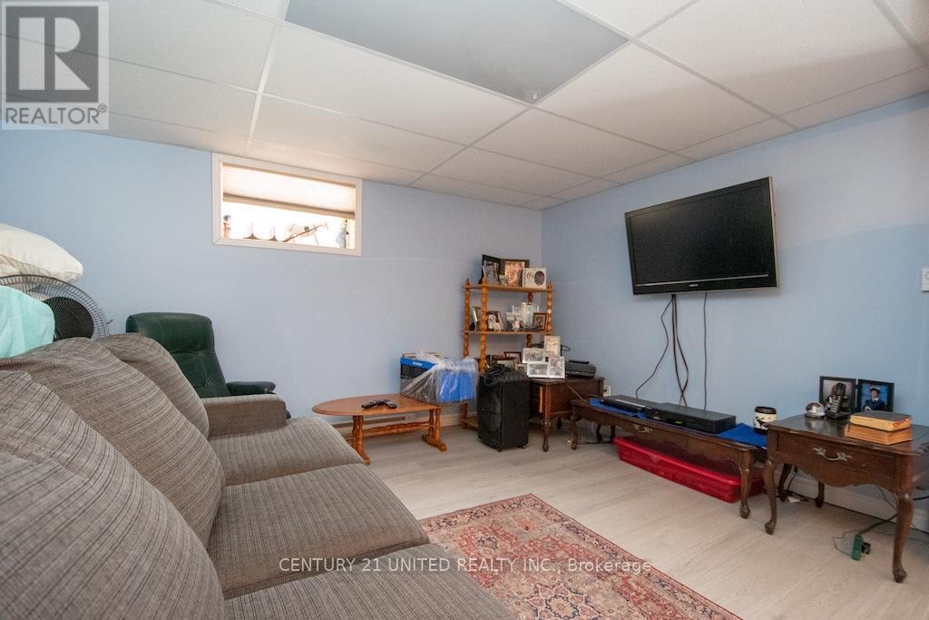 216 GEORGE DRIVE - 21