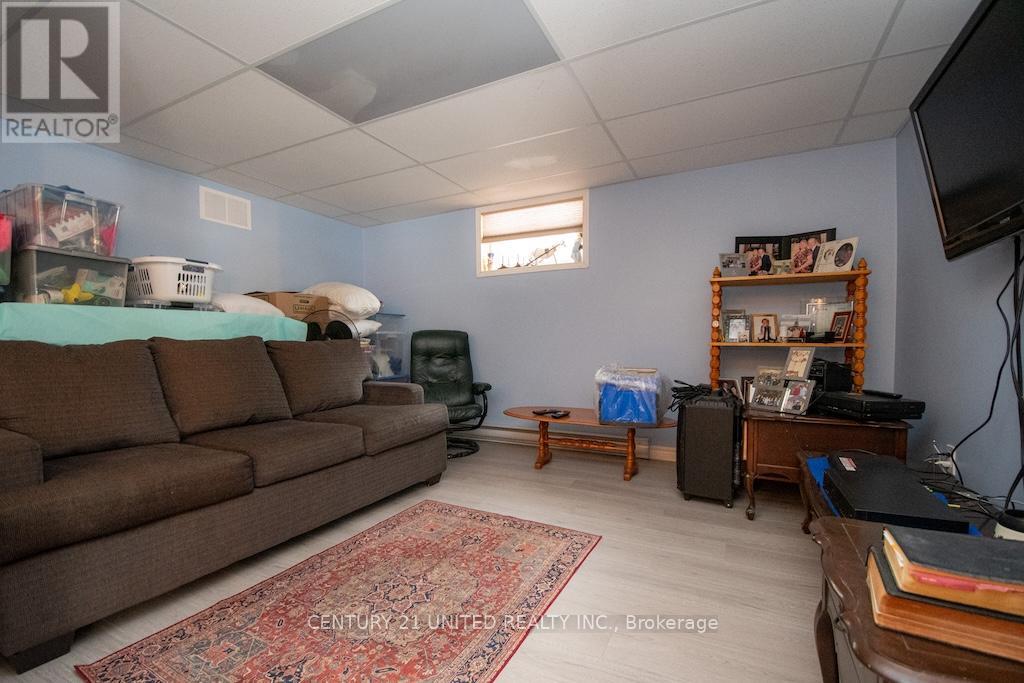 216 GEORGE DRIVE - 20