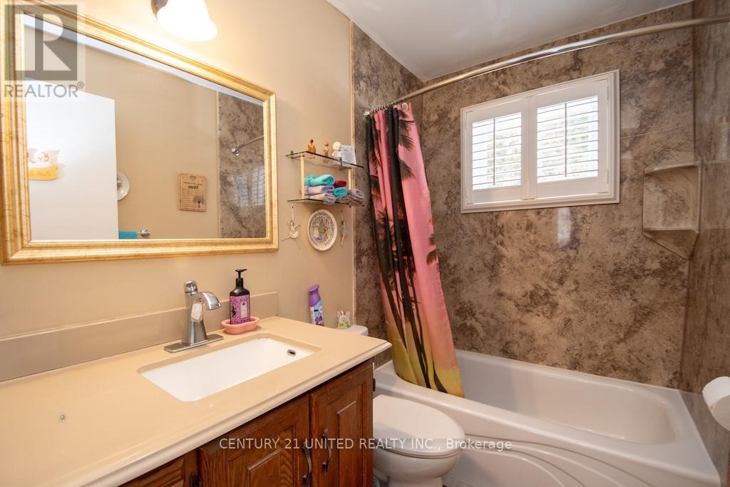 216 GEORGE DRIVE - 15