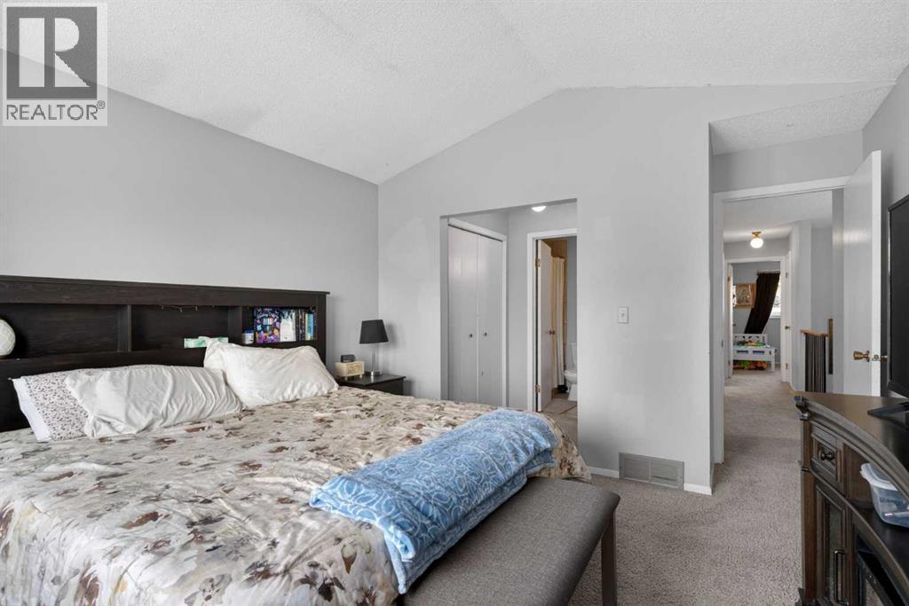 53 Millrise Lane SW - 24