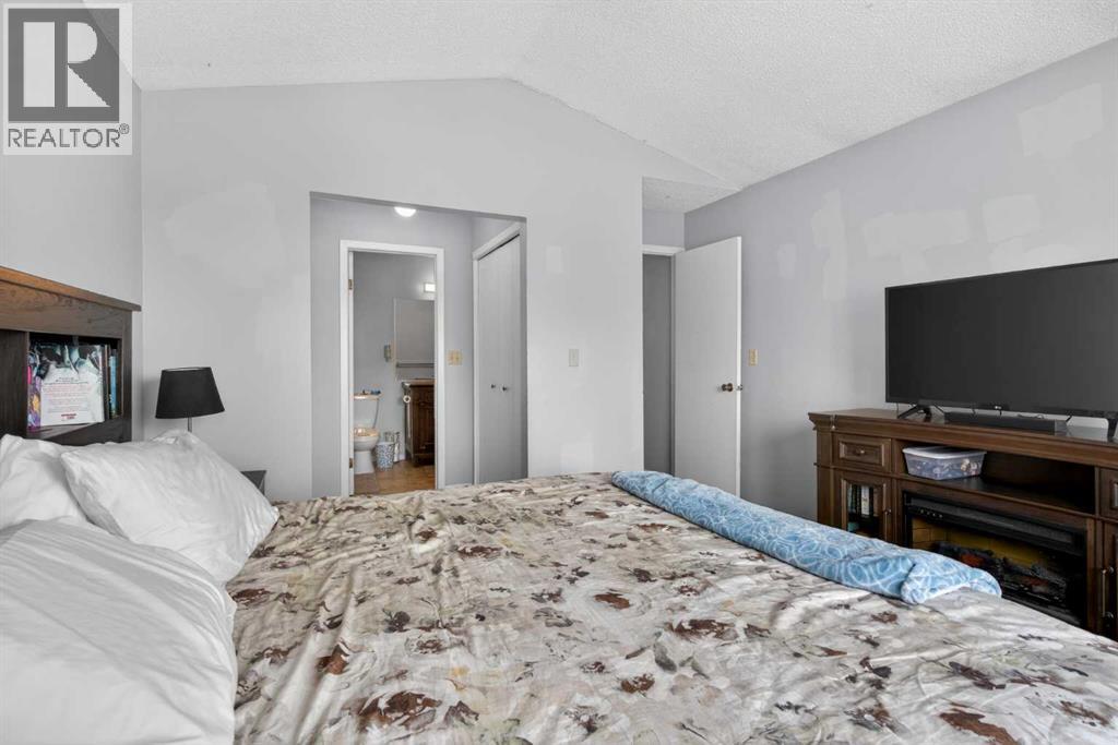 53 Millrise Lane SW - 25