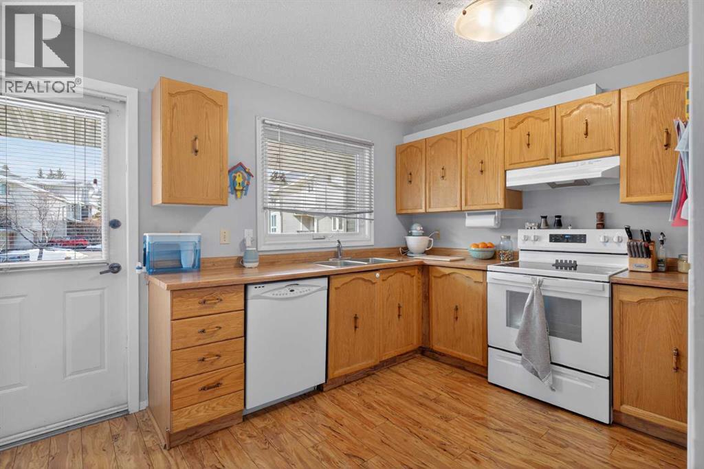 53 Millrise Lane SW - 17
