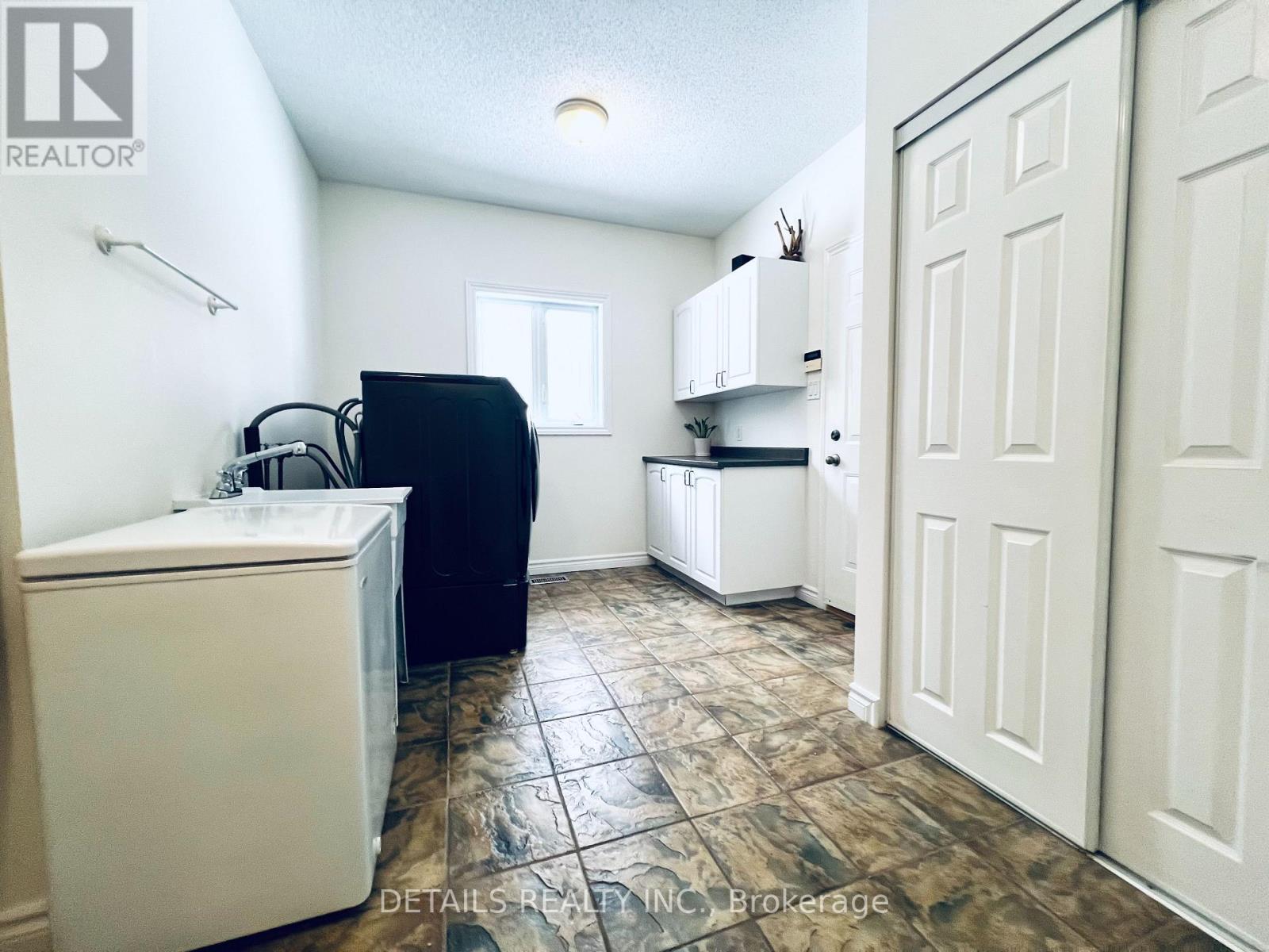 461 JOHN ASELFORD DRIVE - 21