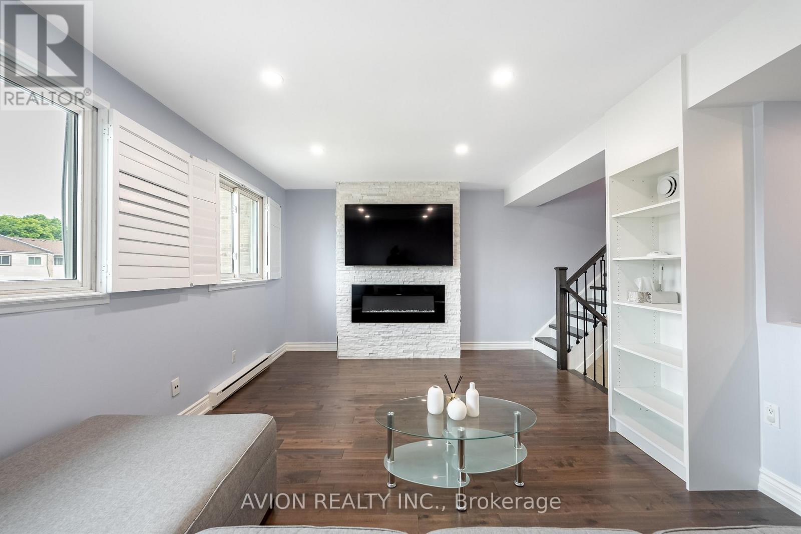 #98 1975 ROSEFIELD ROAD - 19