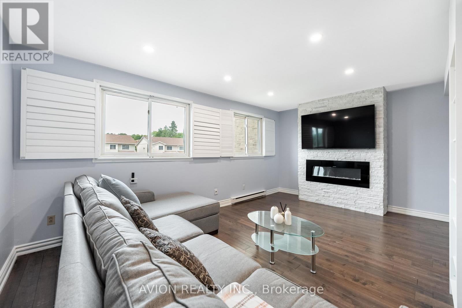 #98 1975 ROSEFIELD ROAD - 18