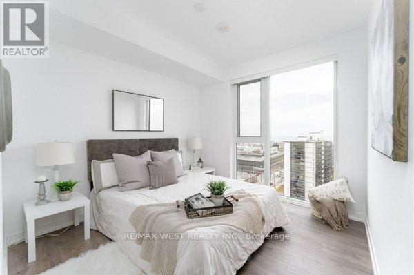 #1207 270 DUFFERIN STREET W - 21
