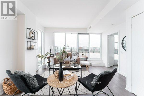 #1207 270 DUFFERIN STREET W - 24