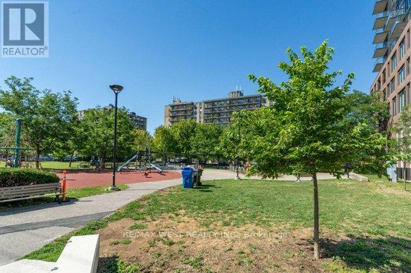 #1207 270 DUFFERIN STREET W - 31
