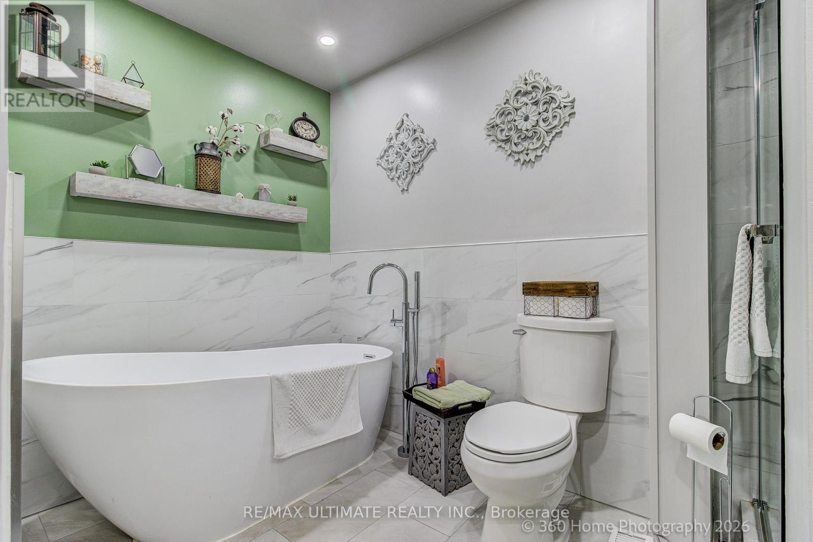23 WINDHAM CRESCENT - 16