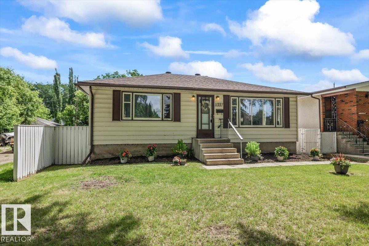 11227 52 St NW photo 3 — MLS® E4496179