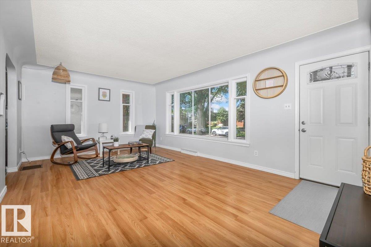 11227 52 St NW photo 5 — MLS® E4496179