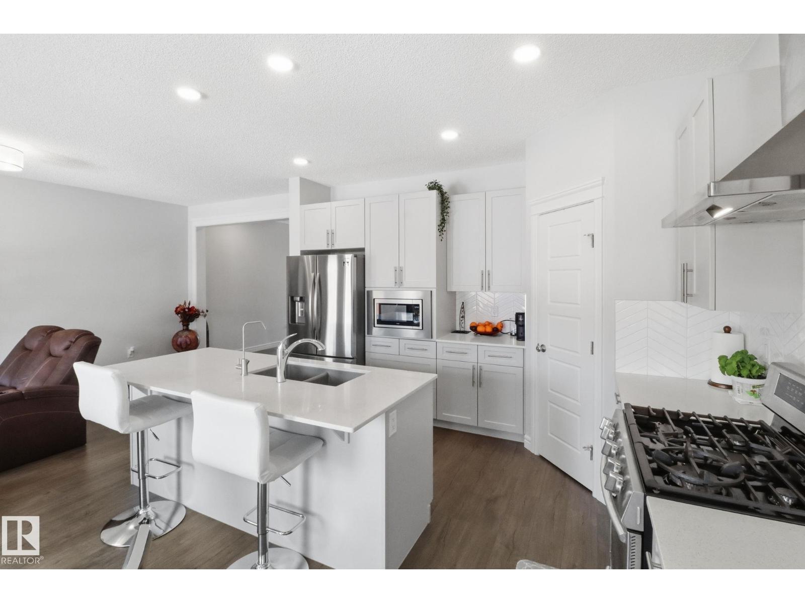 812 176 ST SW - 9