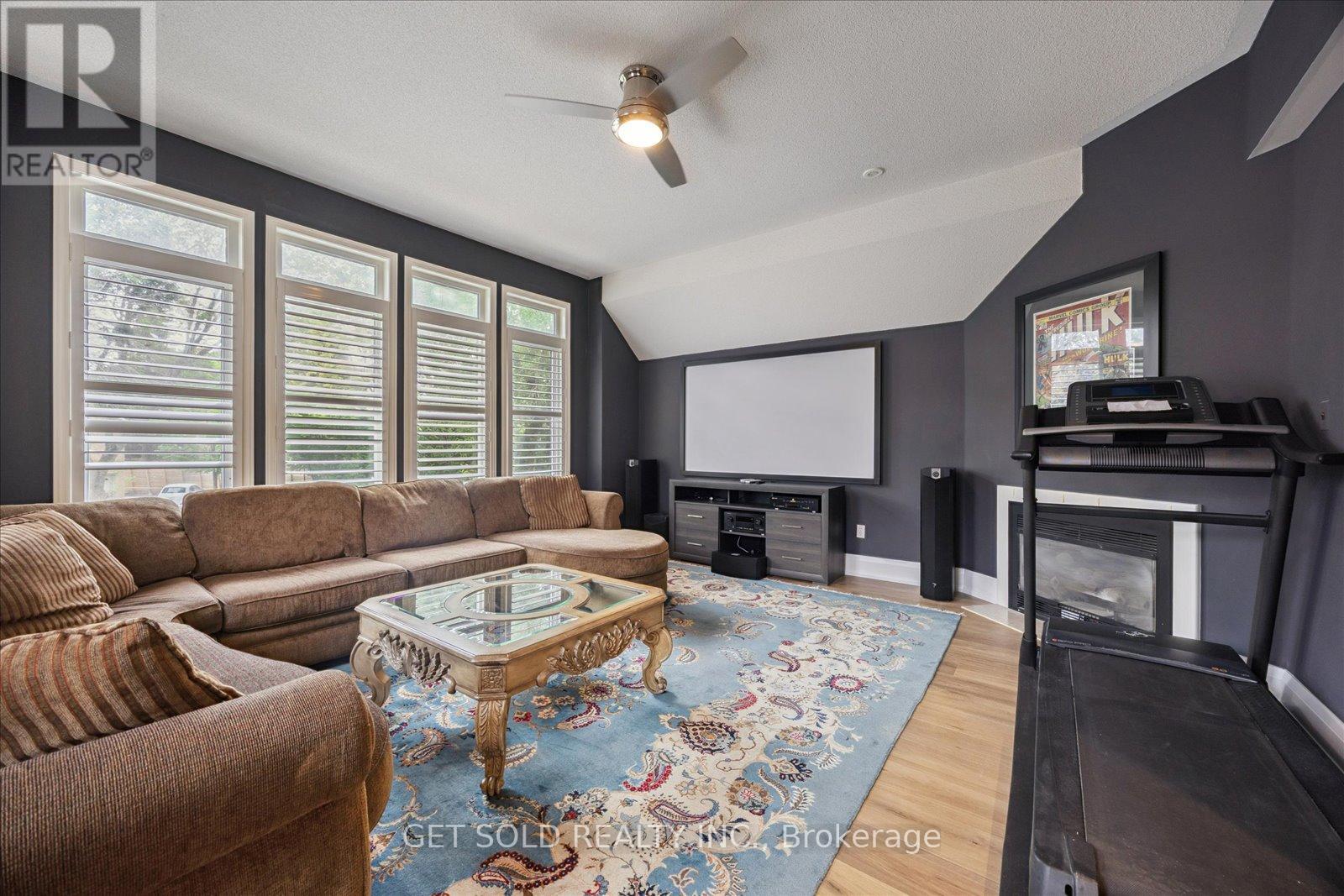 64 SPENCE DRIVE - 22