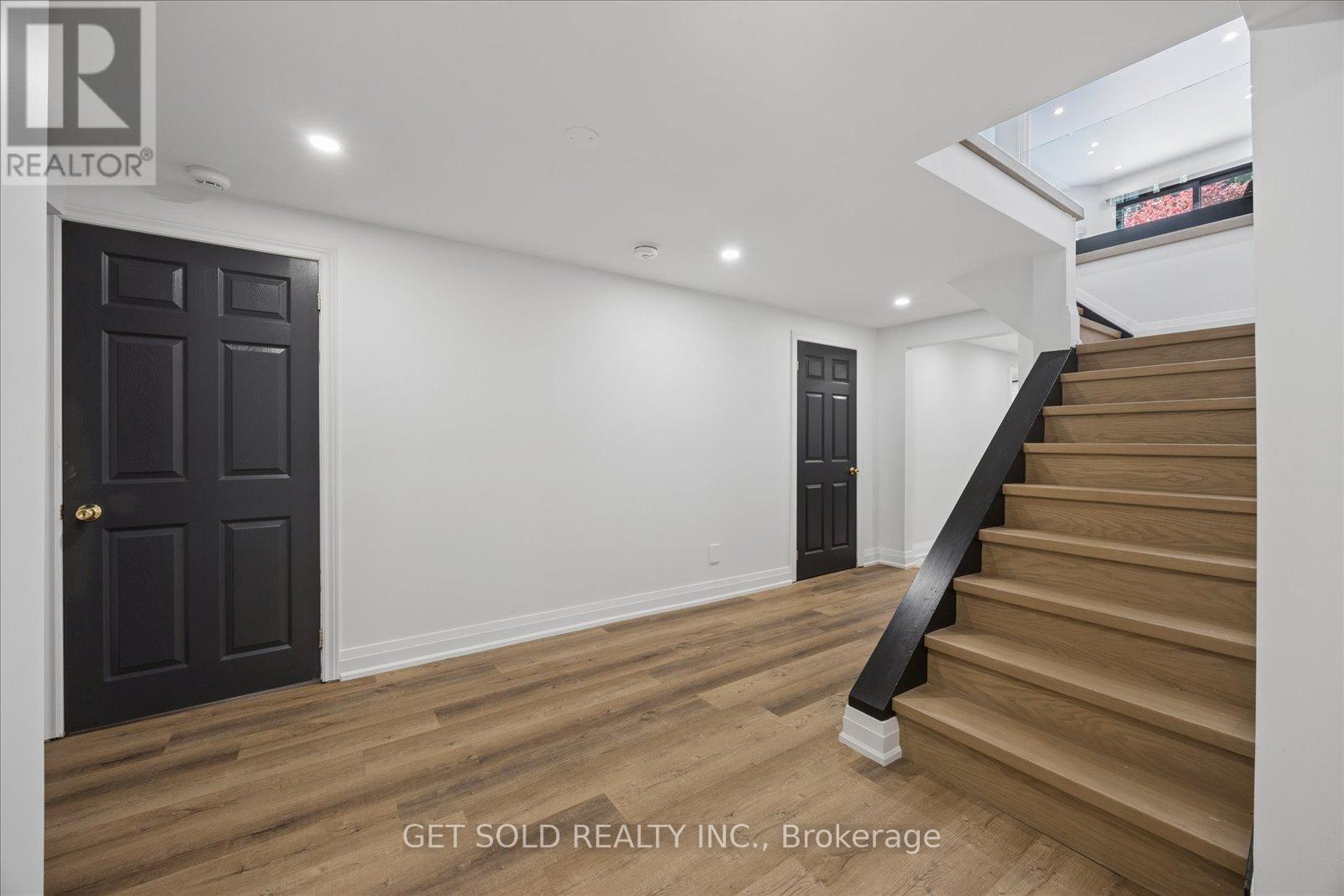 64 SPENCE DRIVE - 33