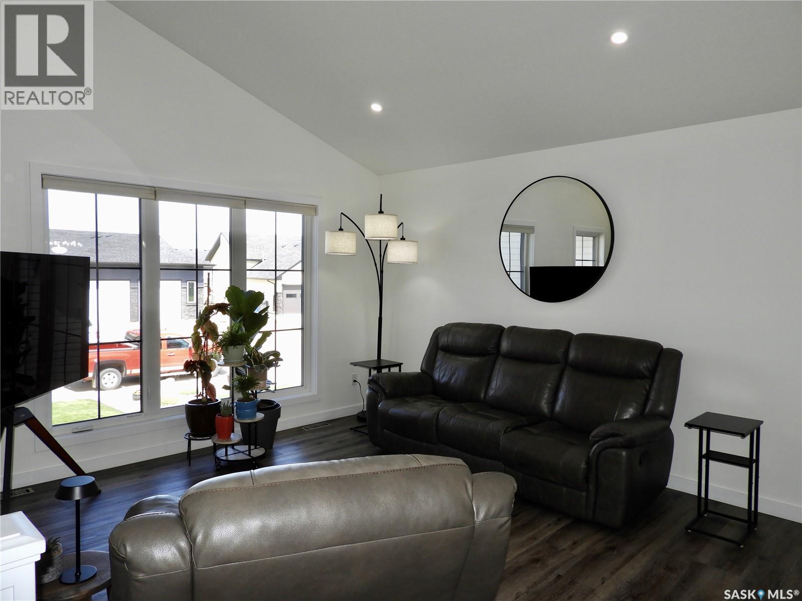 715 SCOTT CRESCENT - photo 4