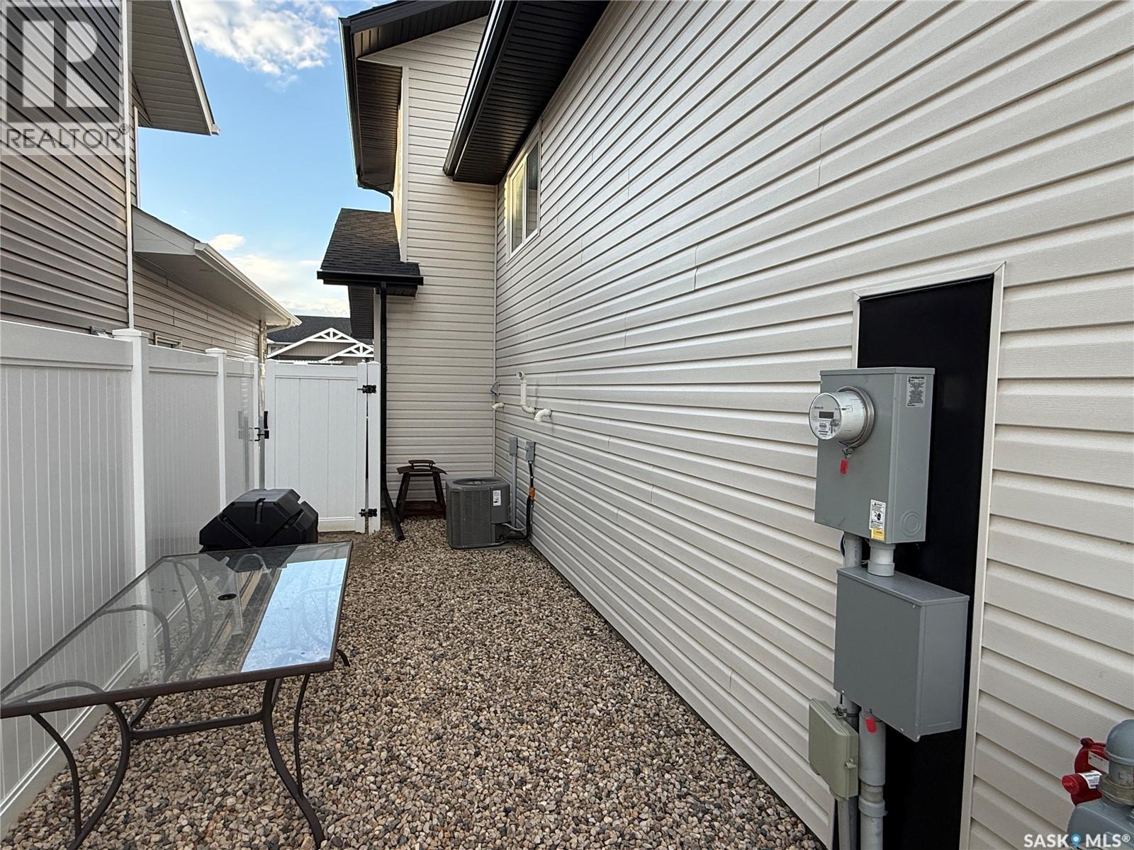 715 SCOTT CRESCENT — photo 32