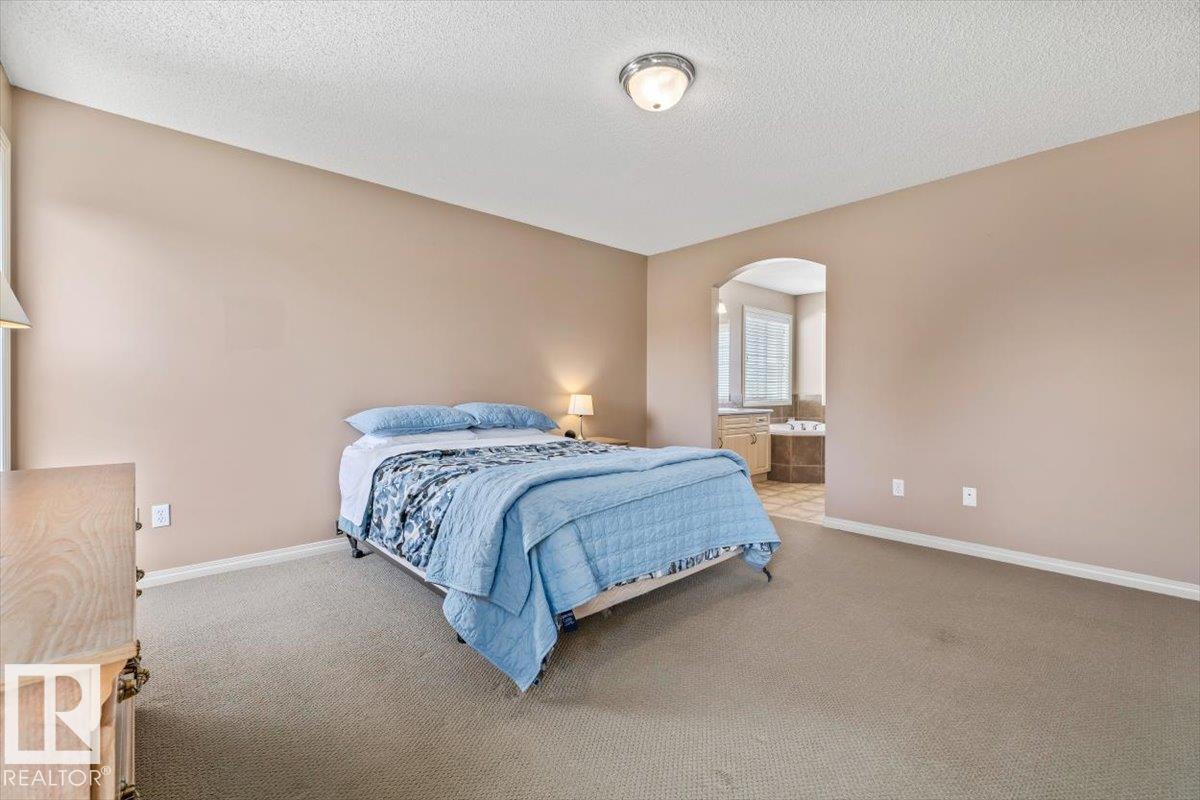 8509 7 AV SW — photo 29