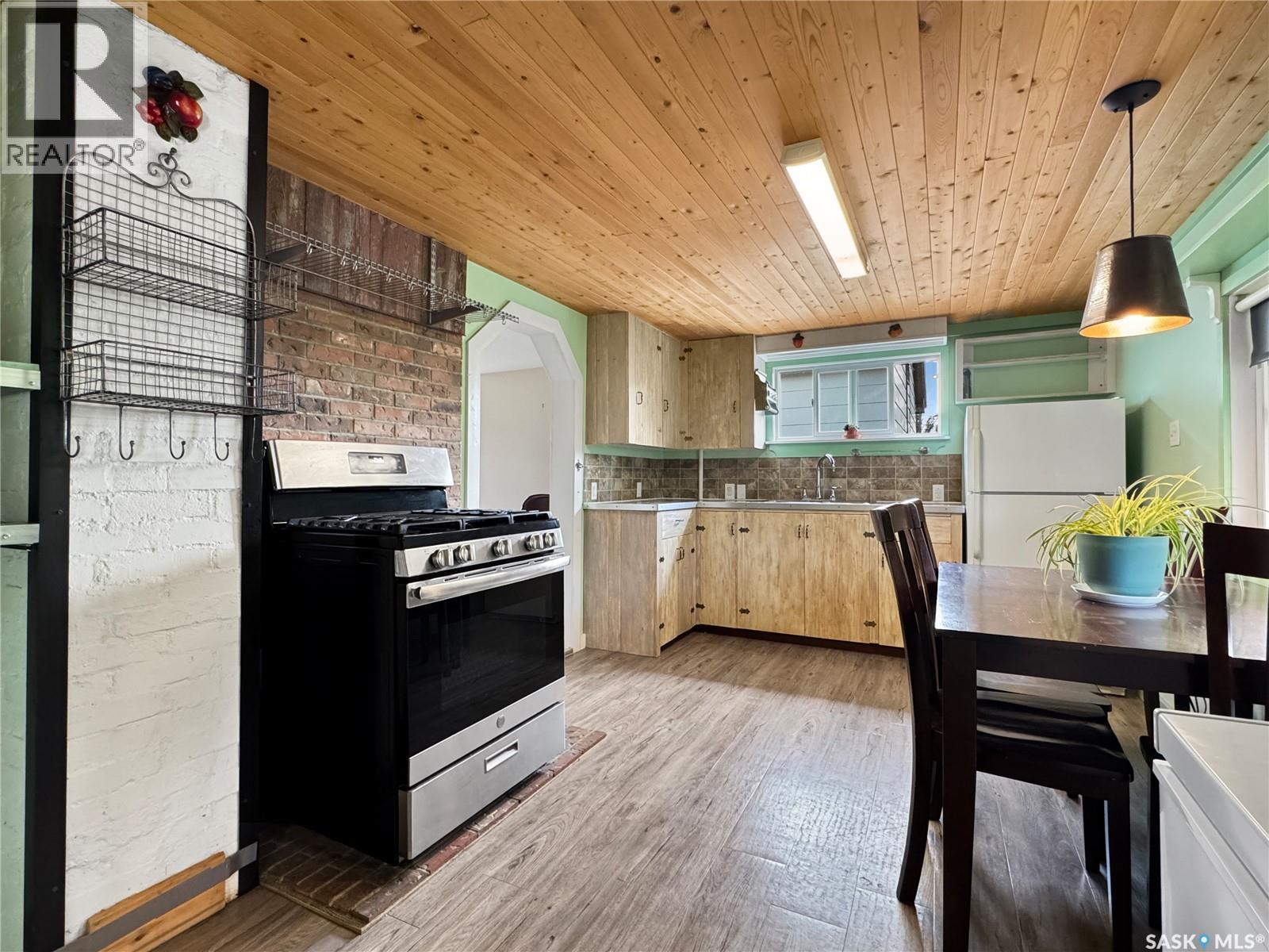 205 4th STREET E - 2