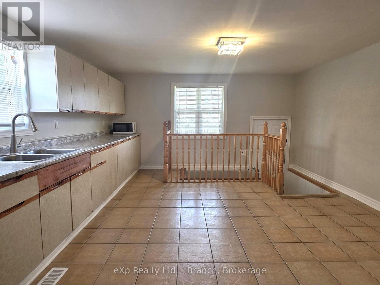 4 BARON STREET - 12