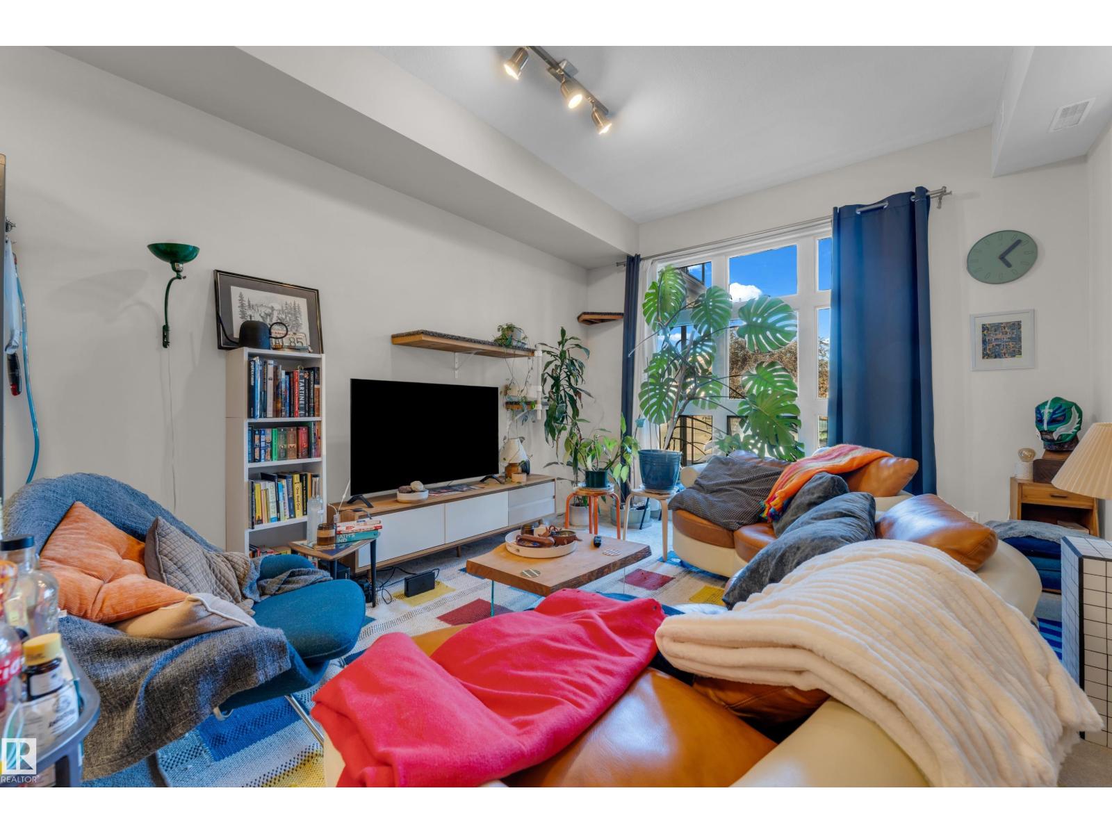 #129 10407 122 ST NW - 16