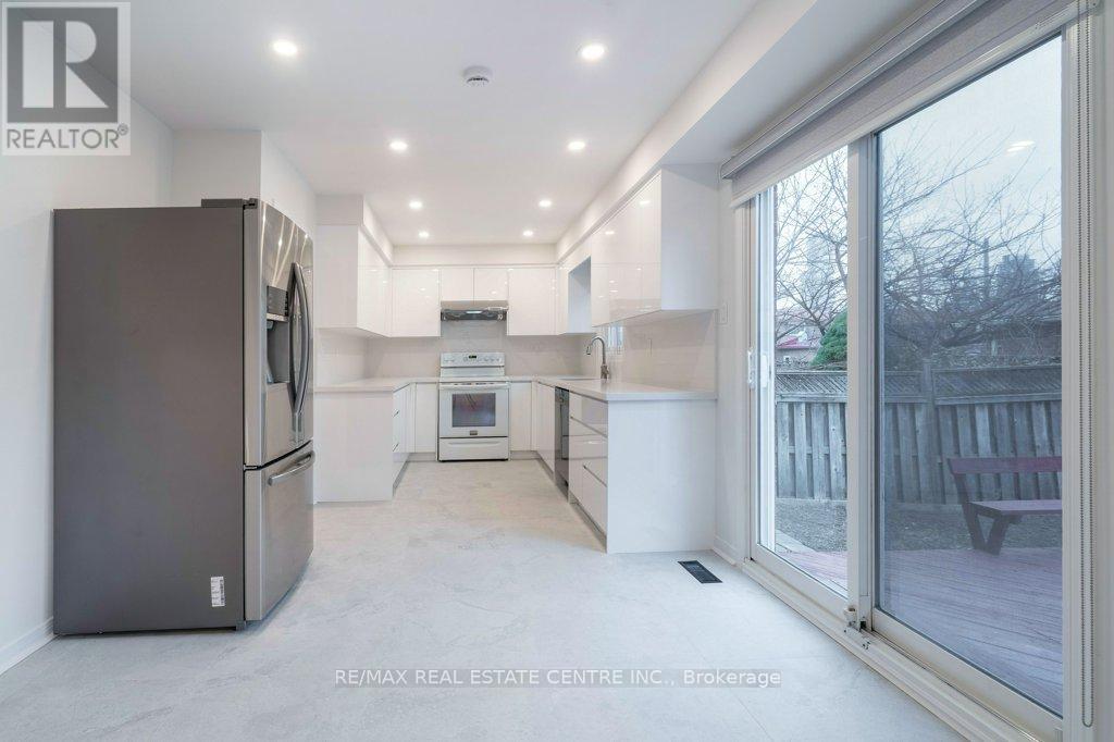 796 BUCKINGHAM COURT - 24