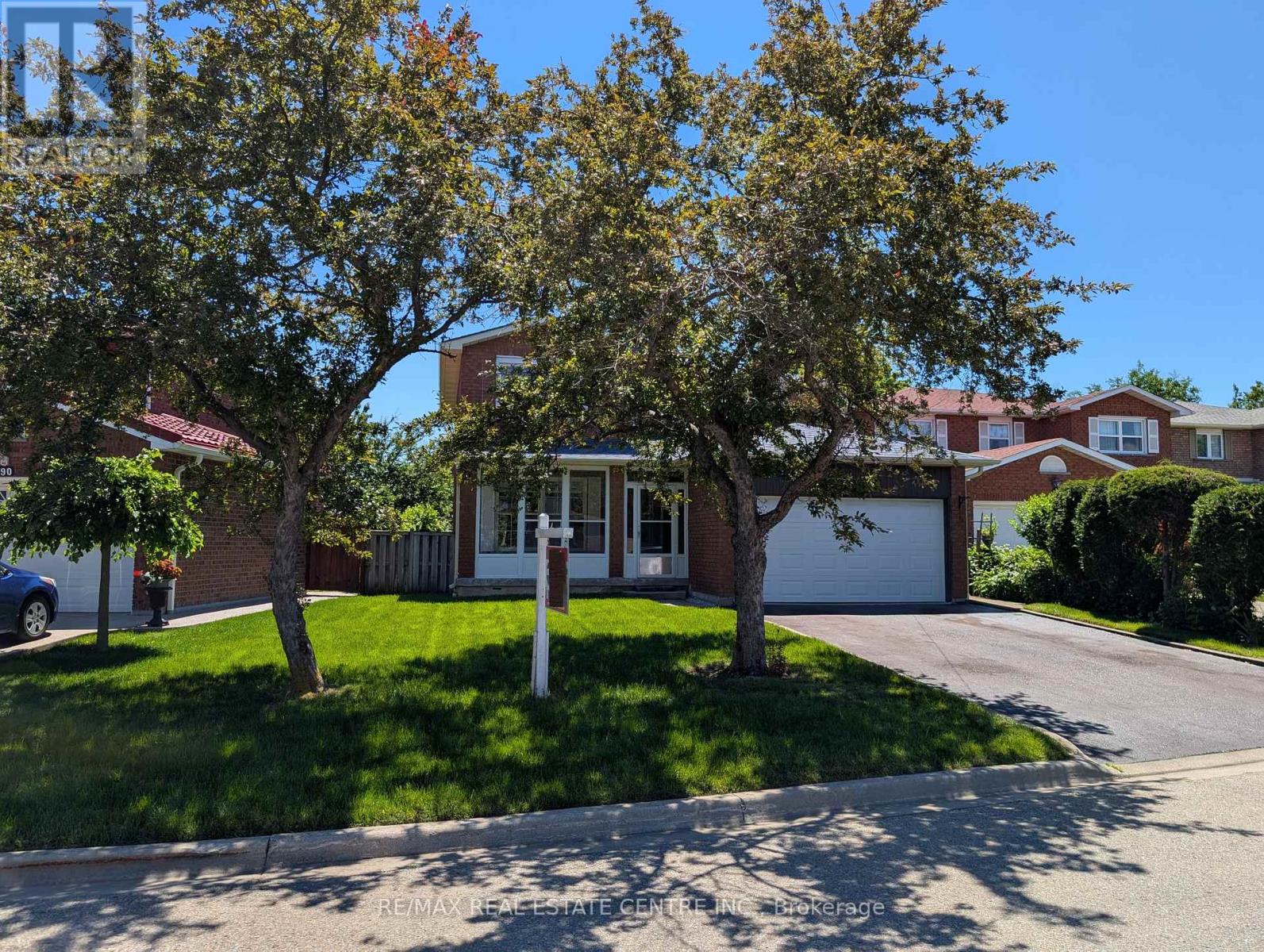 796 BUCKINGHAM COURT - 2