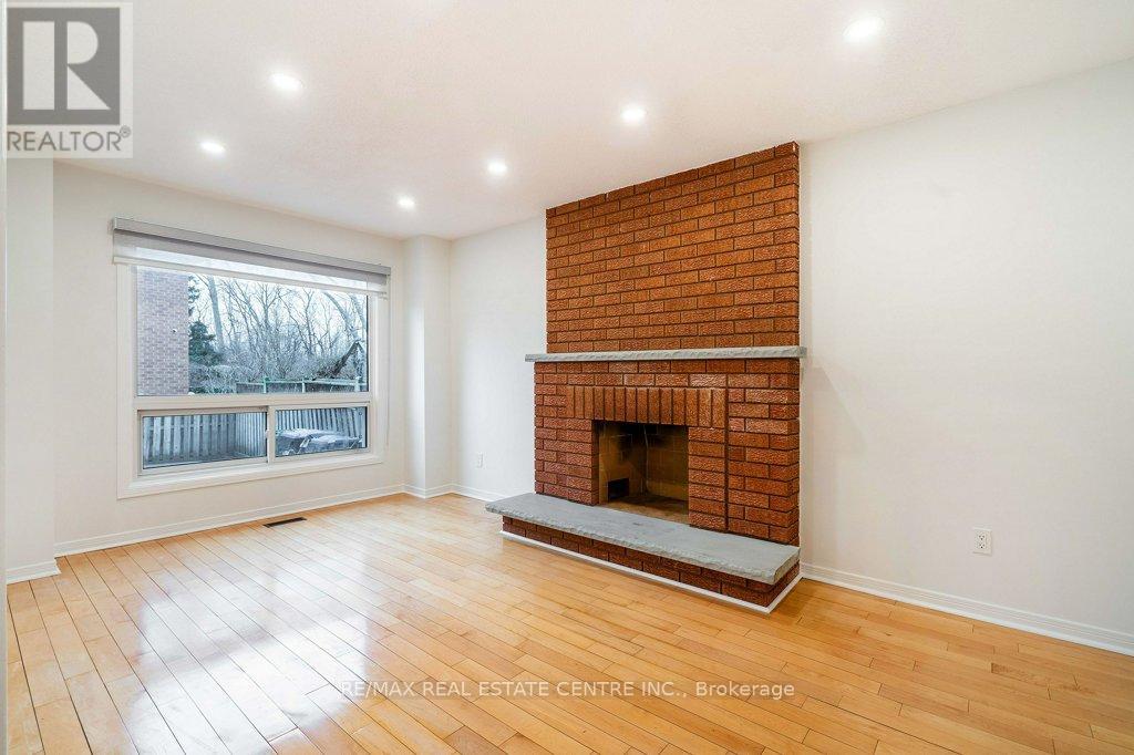 796 BUCKINGHAM COURT - 21