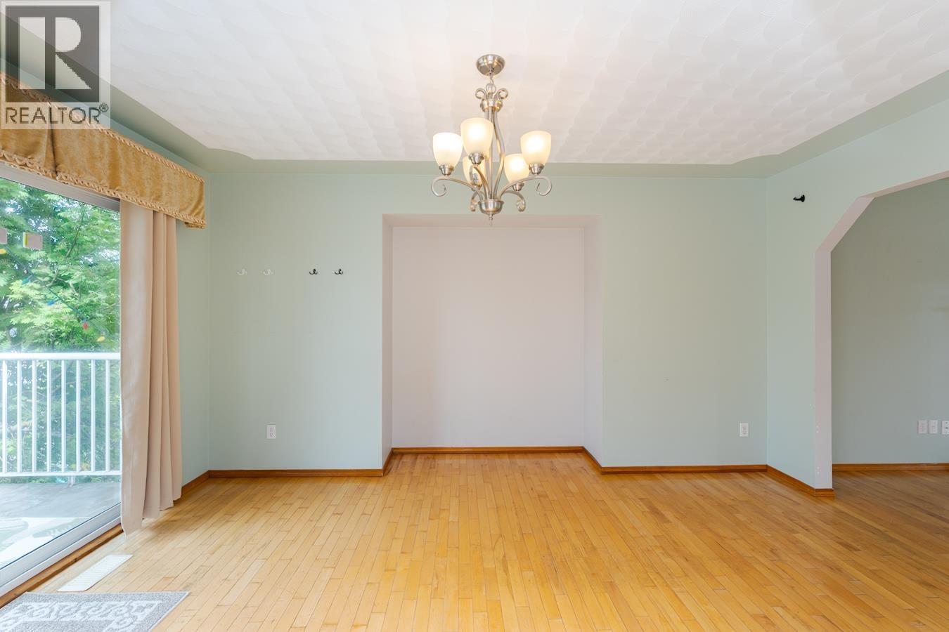 633 JOHNSON STREET - 8