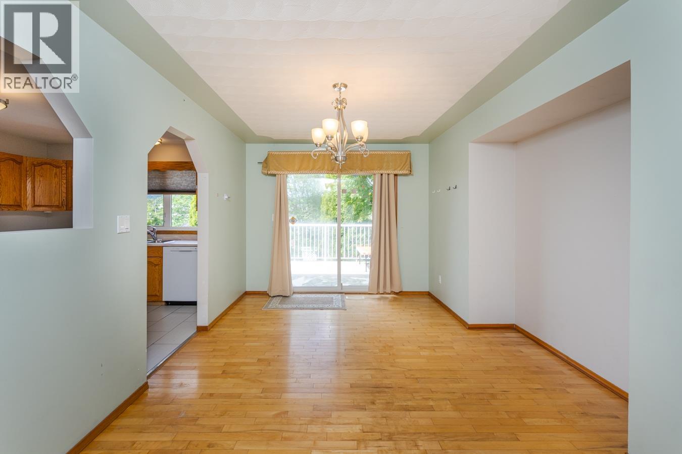 633 JOHNSON STREET - 7