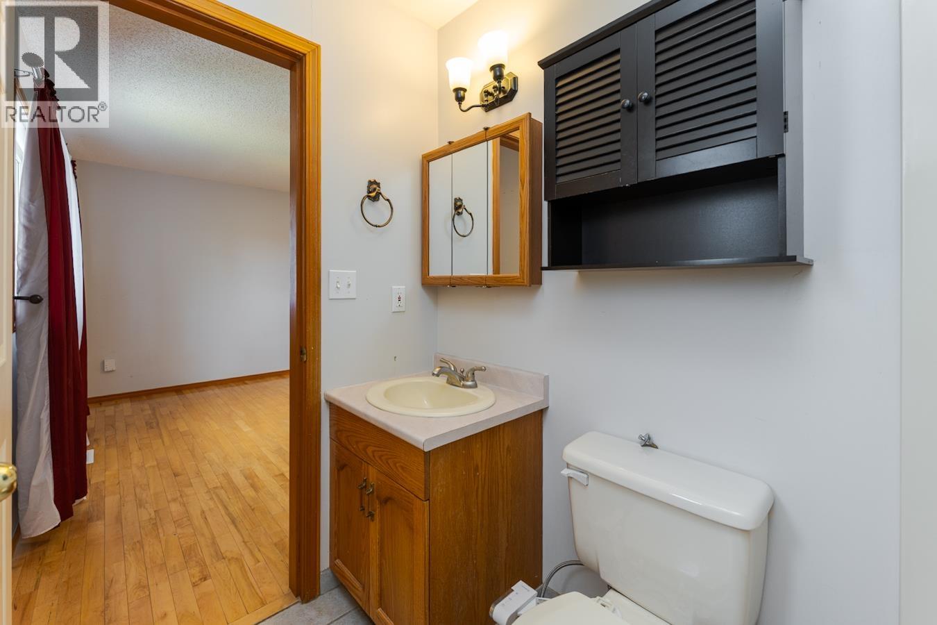 633 JOHNSON STREET - 27