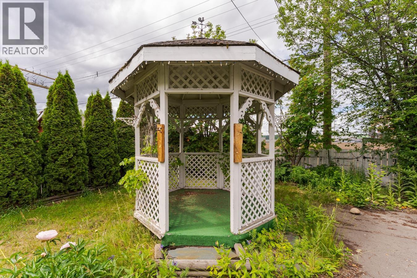 633 JOHNSON STREET - 35