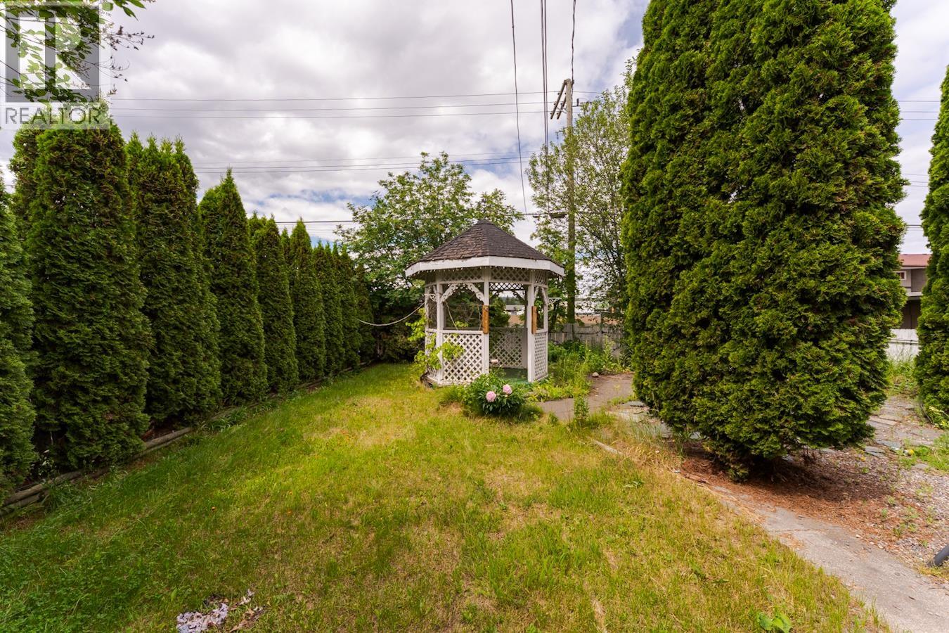 633 JOHNSON STREET - 34