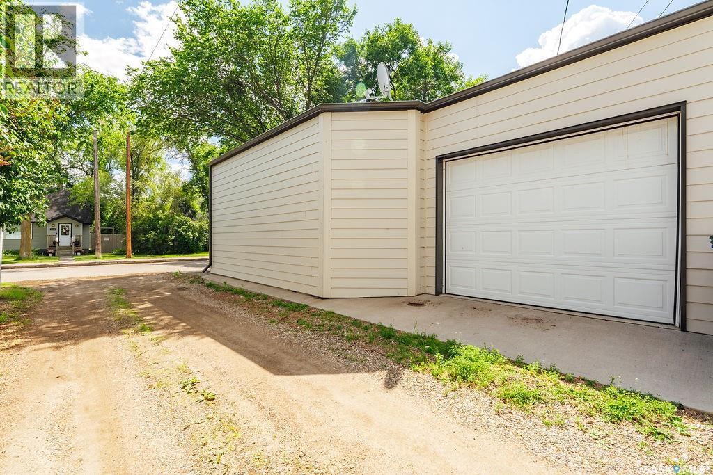 1302 Edward AVENUE — photo 47