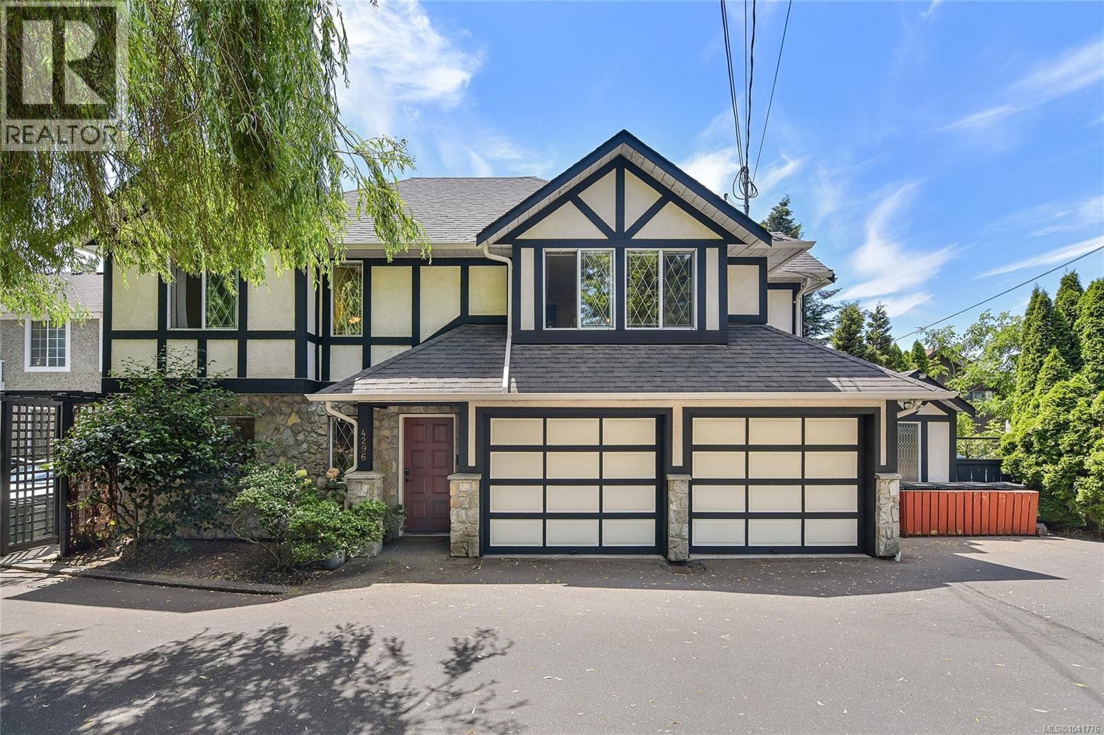 4296 Quadra St - 1