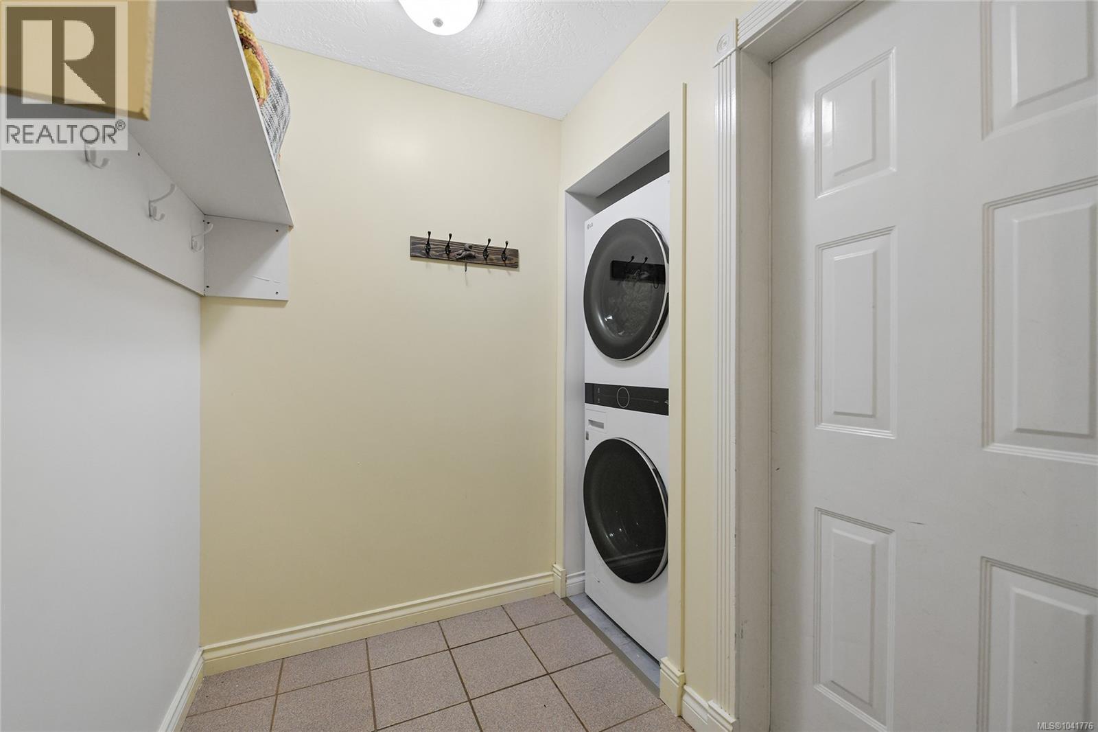 4296 Quadra St - 15