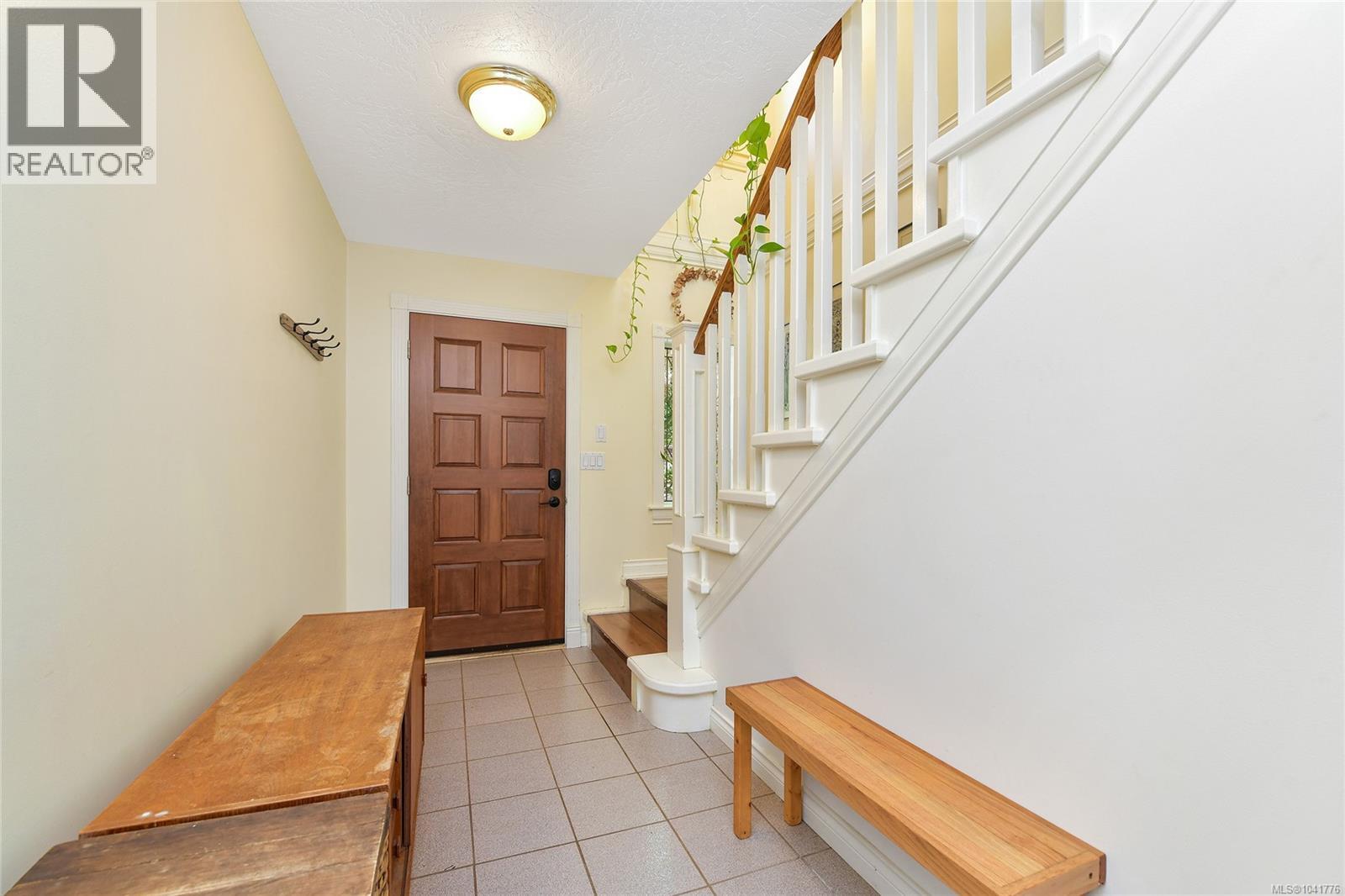4296 Quadra St - 16