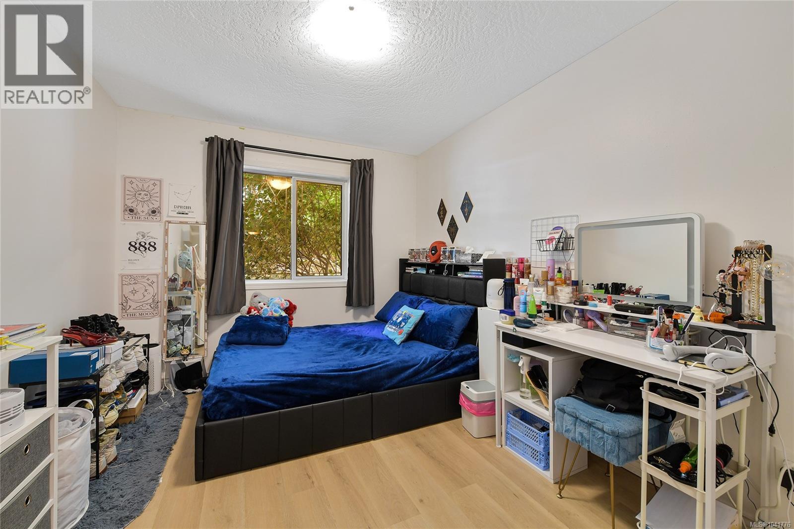 4296 Quadra St - 21