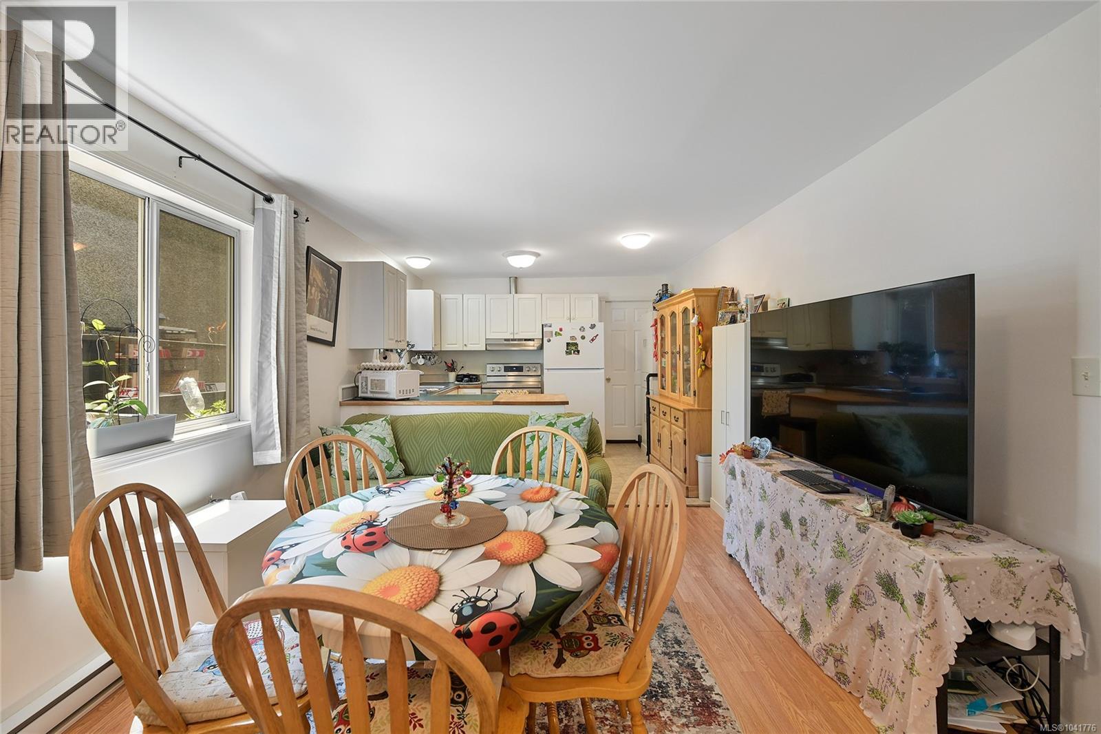 4296 Quadra St - 22