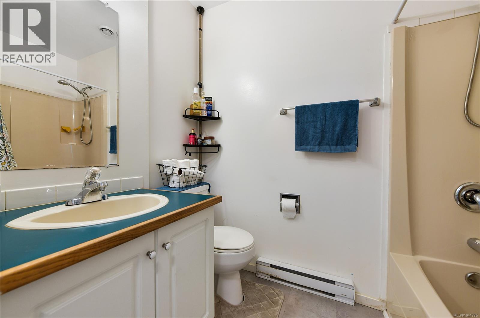 4296 Quadra St - 26