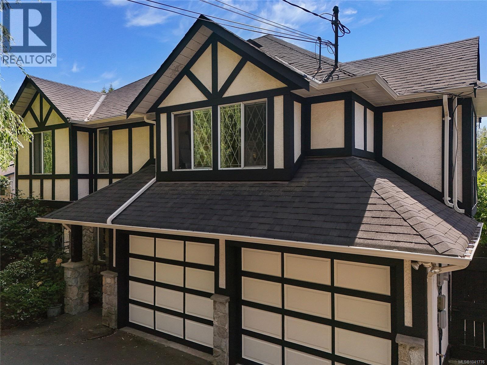 4296 Quadra St - 40