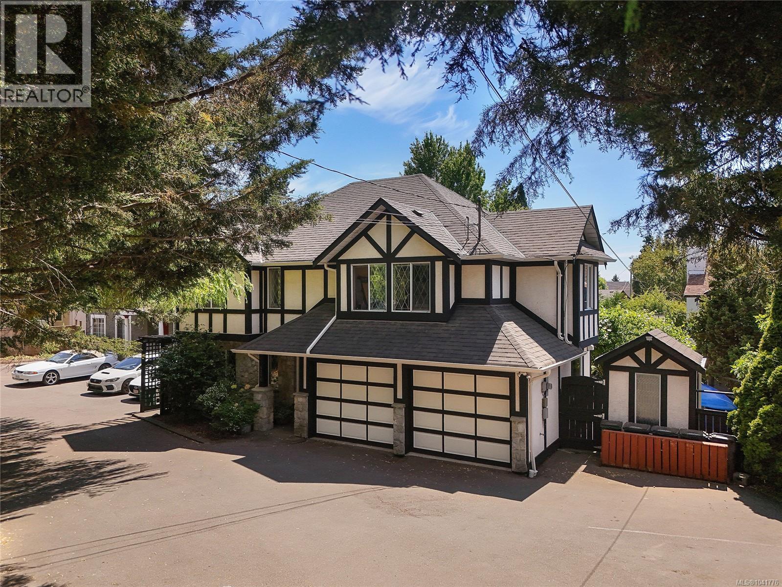 4296 Quadra St - 41